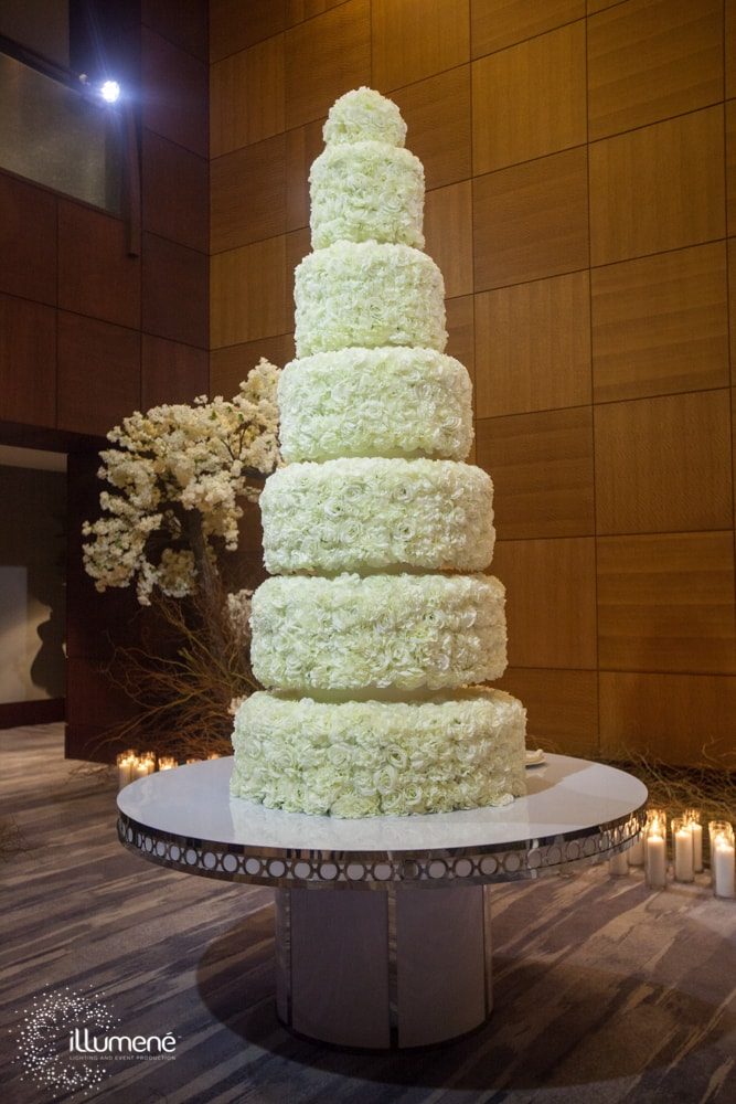 Cake lighting Mandarin Oriental wedding
